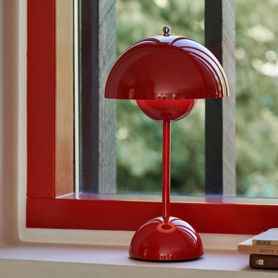 Candeeiro de mesa LED com luz quente e carregamento USB-C