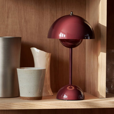 Candeeiro de mesa LED com luz quente e carregamento USB-C