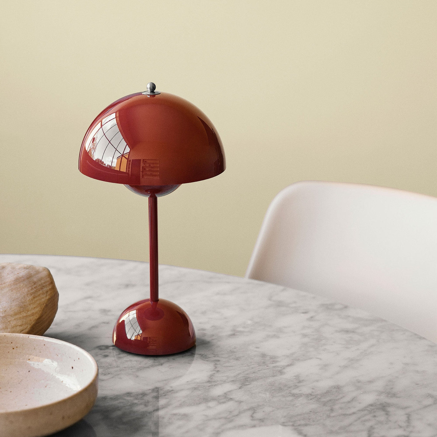 Candeeiro de mesa LED com luz quente e carregamento USB-C
