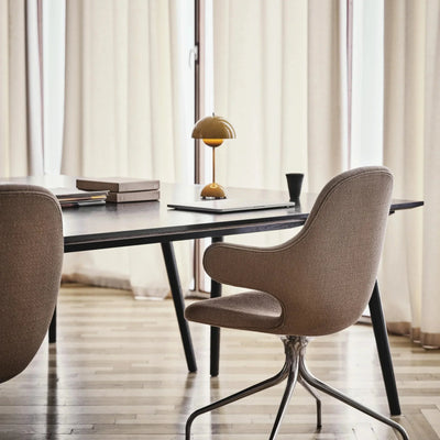 Candeeiro de mesa LED com luz quente e carregamento USB-C