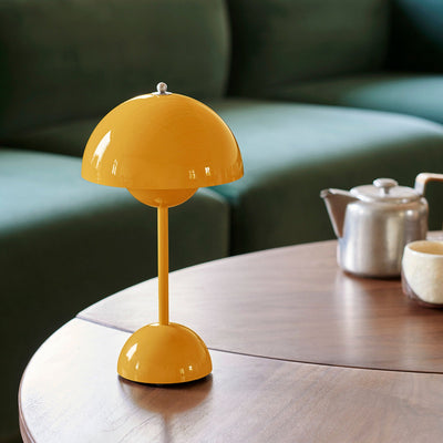 Candeeiro de mesa LED com luz quente e carregamento USB-C