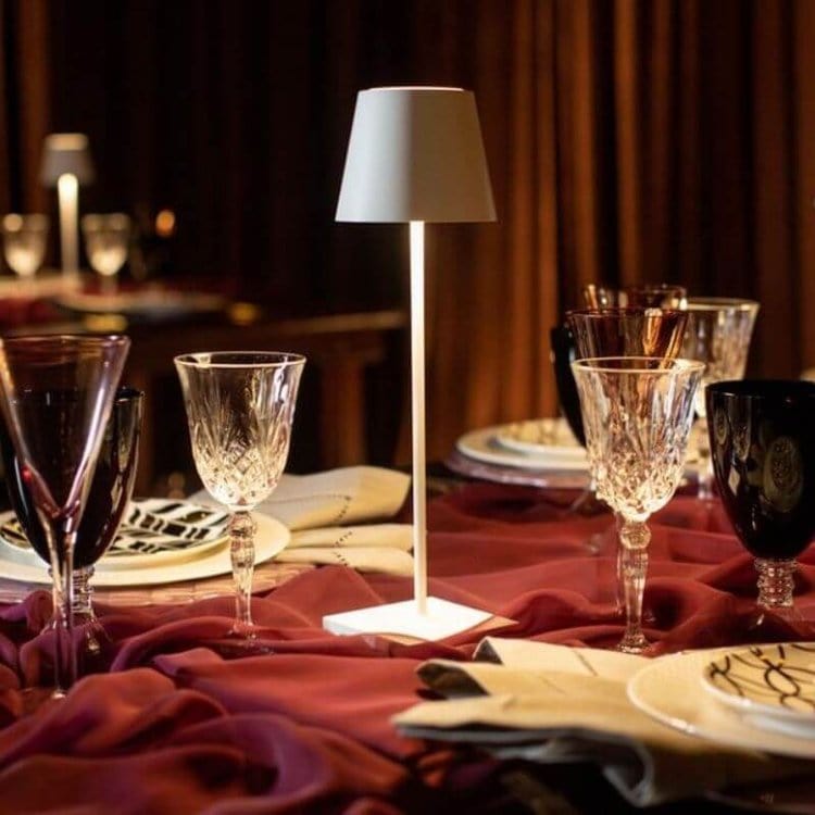 Lâmpada de mesa de LED à prova d'água com Alexa: design minimalista e controle de voz
