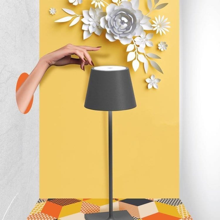Lâmpada de mesa de LED à prova d'água com Alexa: design minimalista e controle de voz