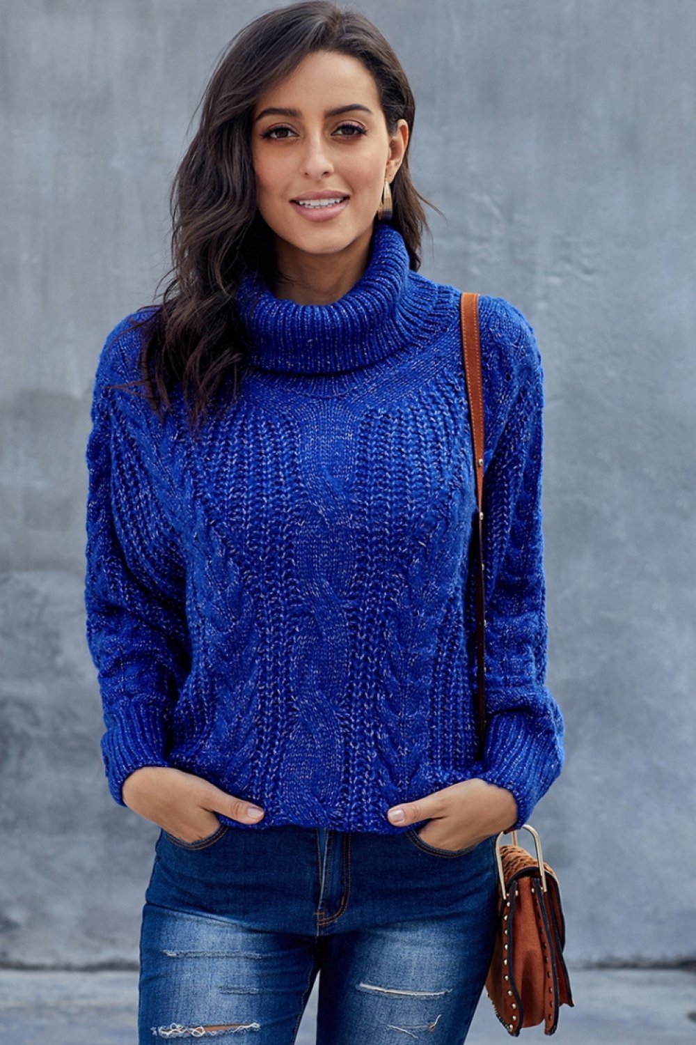 Patricia | Élégant jersey à col roulé pour femme avec un épais motif en maille torsadée