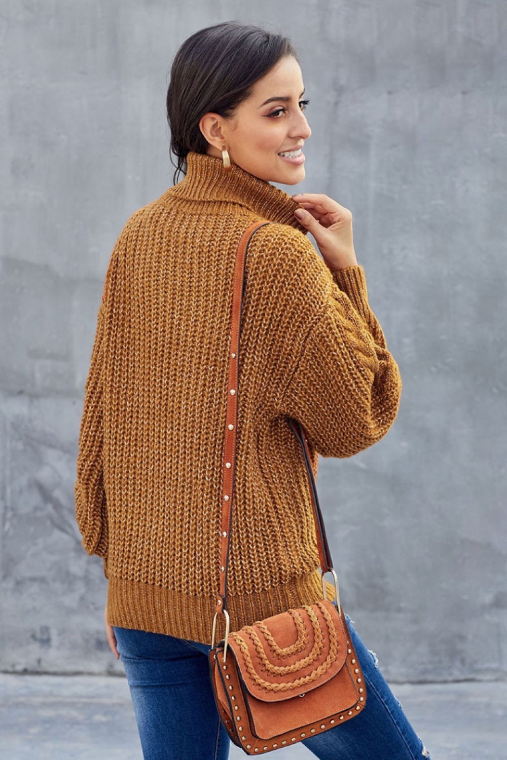 Patricia | Élégant jersey à col roulé pour femme avec un épais motif en maille torsadée