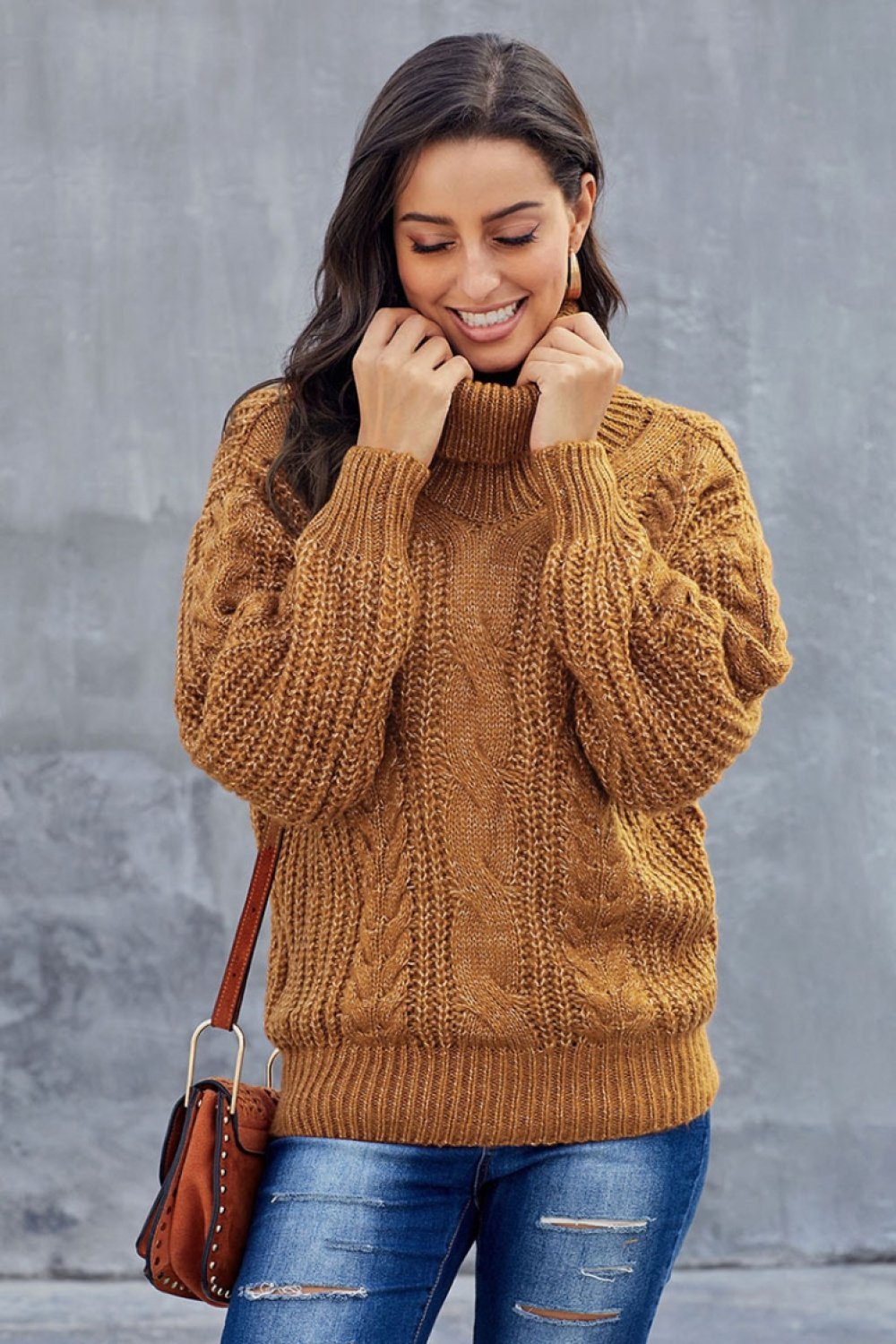Patricia | Élégant jersey à col roulé pour femme avec un épais motif en maille torsadée