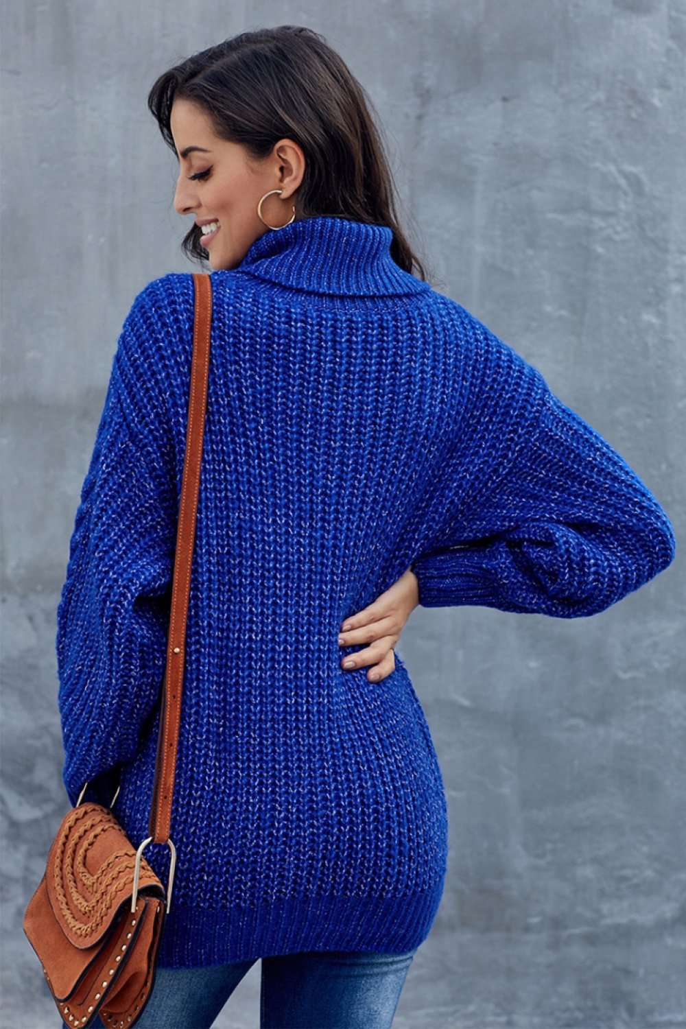 Patricia | Élégant jersey à col roulé pour femme avec un épais motif en maille torsadée