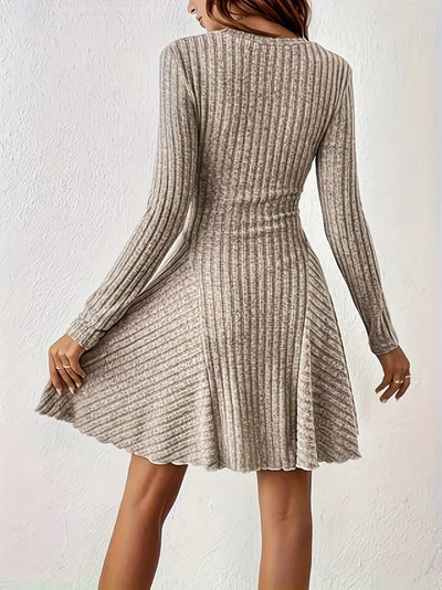 Vestido elegante e suspenso no canal feminino | Ideal para qualquer ocasião