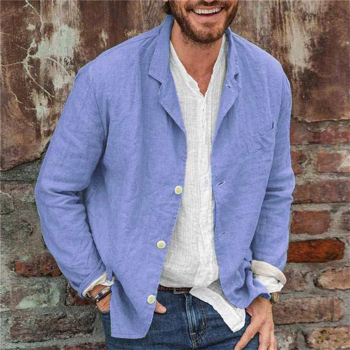 Homem casual com uma jaqueta de retalho
