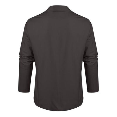 Homem casual com uma jaqueta de retalho