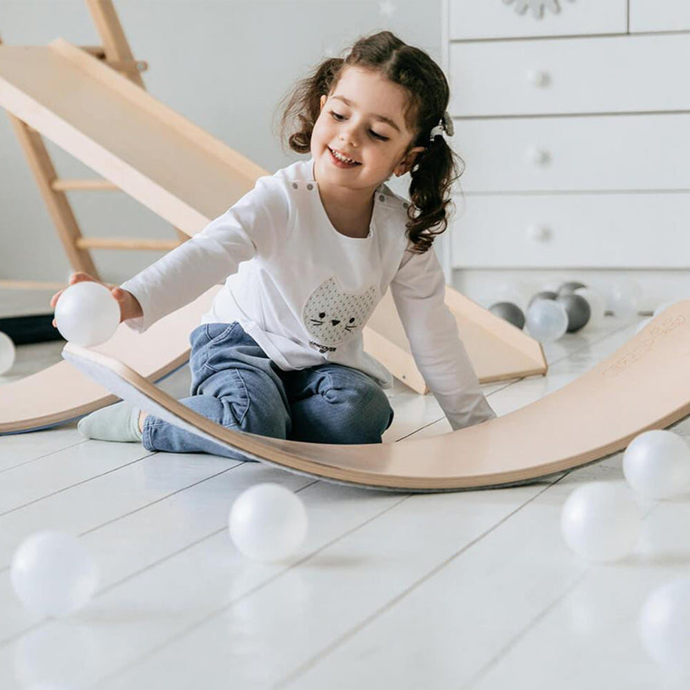 Tabela de equilíbrio, mesa de equilíbrio de madeira natural para crianças - Open Montessori Toy para o jogo criativo