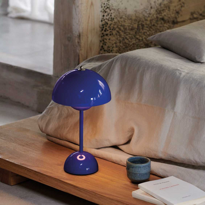 Candeeiro de mesa LED com luz quente e carregamento USB-C
